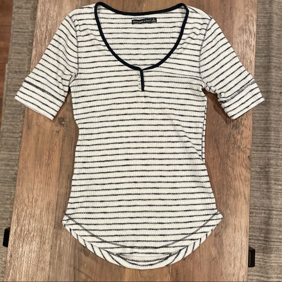ABERCROMBIE & FITCH WOMANS HENLEY KNIT TOP - Picture 8 of 14